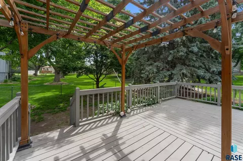 Exterior - 709 E Sandpiper Trl, Sioux Falls, SD 57108 photo 10 of 22