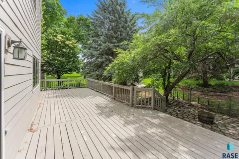 Exterior - 709 E Sandpiper Trl, Sioux Falls, SD 57108 photo 6 of 22