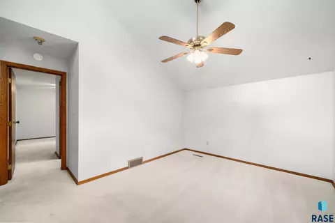 Bedroom - 709 E Sandpiper Trl, Sioux Falls, SD 57108 photo 4 of 10