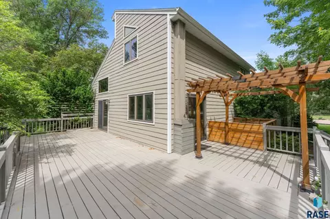 Exterior - 709 E Sandpiper Trl, Sioux Falls, SD 57108 photo 8 of 22