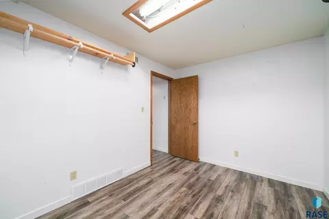 Bedroom - 709 E Sandpiper Trl, Sioux Falls, SD 57108 photo 8 of 10