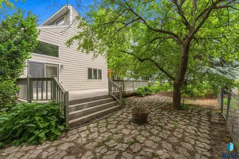 Exterior - 709 E Sandpiper Trl, Sioux Falls, SD 57108 photo 3 of 22