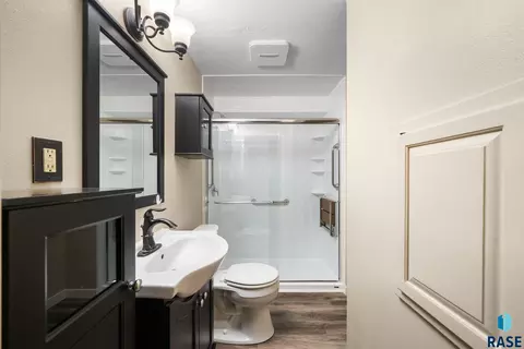 Bath - 709 E Sandpiper Trl, Sioux Falls, SD 57108 photo 4 of 5