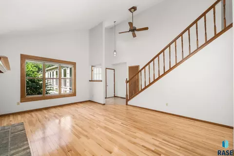 Living - 709 E Sandpiper Trl, Sioux Falls, SD 57108 photo 1 of 6