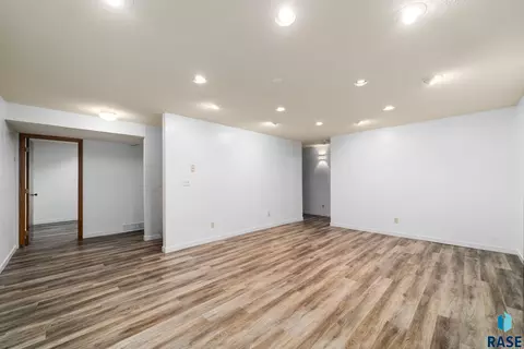 Living - 709 E Sandpiper Trl, Sioux Falls, SD 57108 photo 6 of 6