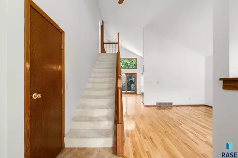 Entry Way - 709 E Sandpiper Trl, Sioux Falls, SD 57108 photo 1 of 5