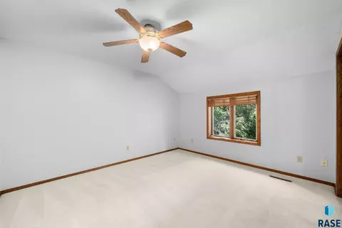 Bedroom - 709 E Sandpiper Trl, Sioux Falls, SD 57108 photo 6 of 10