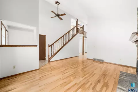 Living - 709 E Sandpiper Trl, Sioux Falls, SD 57108 photo 2 of 6