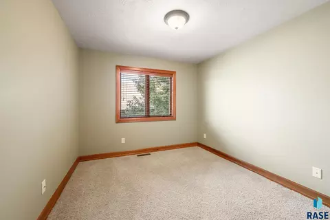 800 W Glen Eagle St, Sioux Falls, SD 57108 photo 14