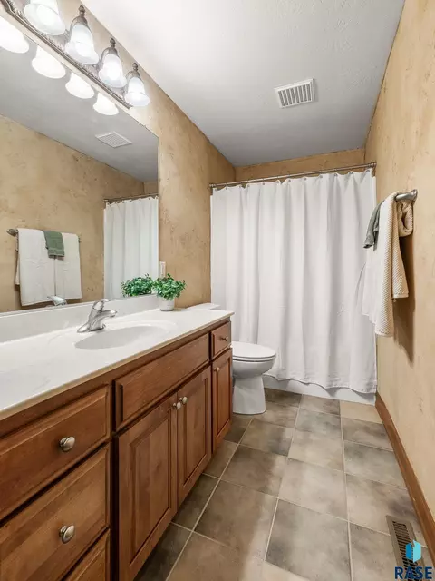 800 W Glen Eagle St, Sioux Falls, SD 57108 photo 15