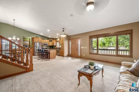 800 W Glen Eagle St, Sioux Falls, SD 57108 photo 6