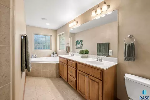 800 W Glen Eagle St, Sioux Falls, SD 57108 photo 17