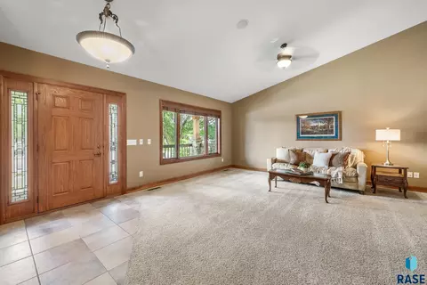 800 W Glen Eagle St, Sioux Falls, SD 57108 photo 3