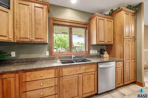 800 W Glen Eagle St, Sioux Falls, SD 57108 photo 9