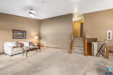 800 W Glen Eagle St, Sioux Falls, SD 57108 photo 5