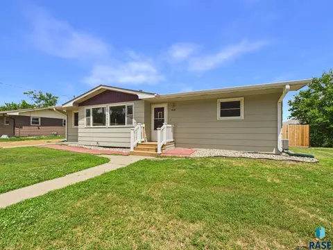 428 S Garfield St, Lennox, SD 57039