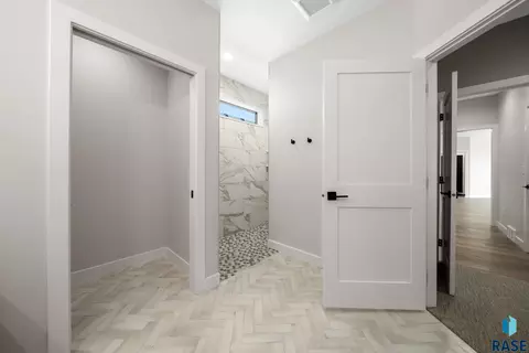 Entry Way - 5921 E Rush St, Sioux Falls, SD 57110 photo 2 of 4