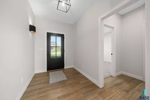 Entry Way - 5921 E Rush St, Sioux Falls, SD 57110 photo 1 of 4