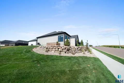 Exterior - 5921 E Rush St, Sioux Falls, SD 57110 photo 3 of 6