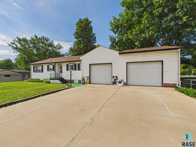 5909 W 41st St, Sioux Falls, SD 57106