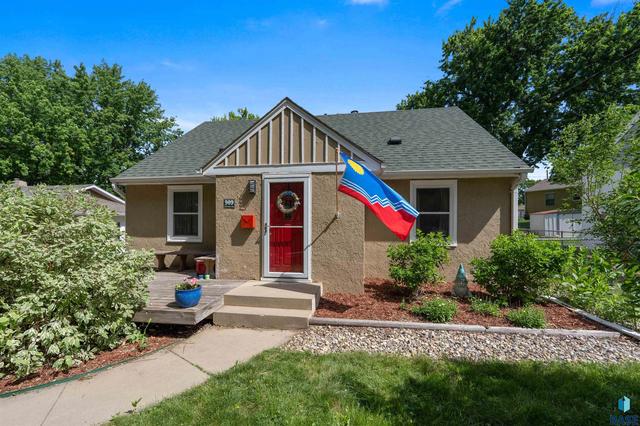 909 S Westmoor Dr, Sioux Falls, SD 57104