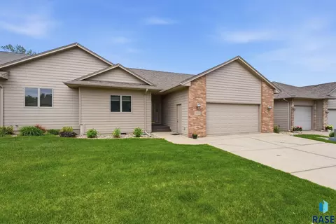 3205 S Lupine Pl, Sioux Falls, SD 57110