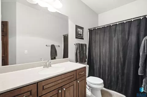 Bath - 27217 Lovely Pl, Tea, SD 57064 photo 3 of 4