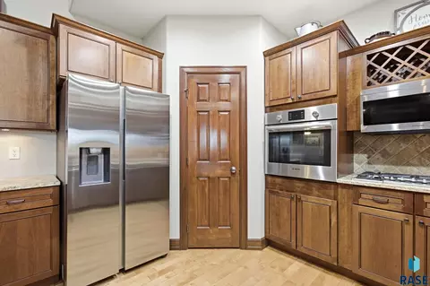Kitchen - 27217 Lovely Pl, Tea, SD 57064 photo 6 of 7