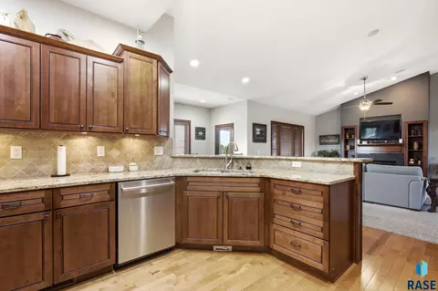 Kitchen - 27217 Lovely Pl, Tea, SD 57064 photo 7 of 7