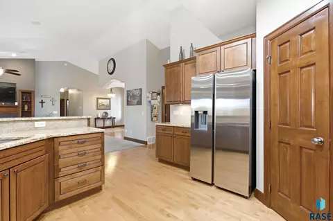 Kitchen - 27217 Lovely Pl, Tea, SD 57064 photo 3 of 7