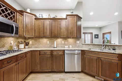 Kitchen - 27217 Lovely Pl, Tea, SD 57064 photo 4 of 7