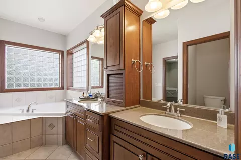 Bath - 27217 Lovely Pl, Tea, SD 57064 photo 1 of 4