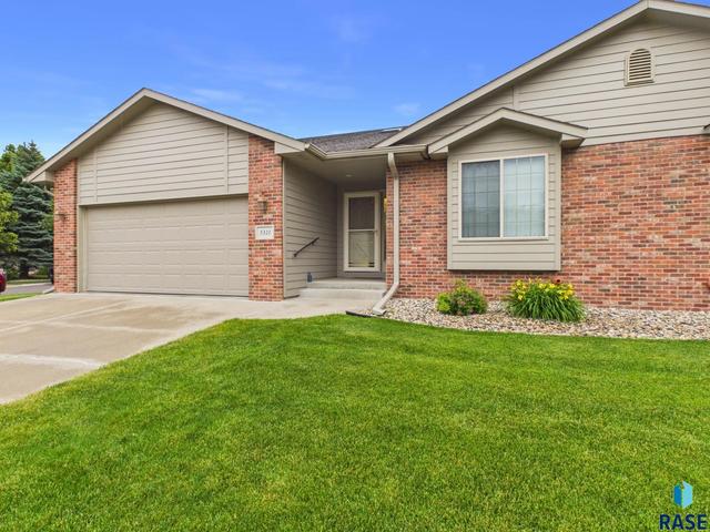 5321 W Summer Creek Pl, Sioux Falls, SD 57106