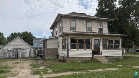 400 W Spruce St, Beresford, SD 57004