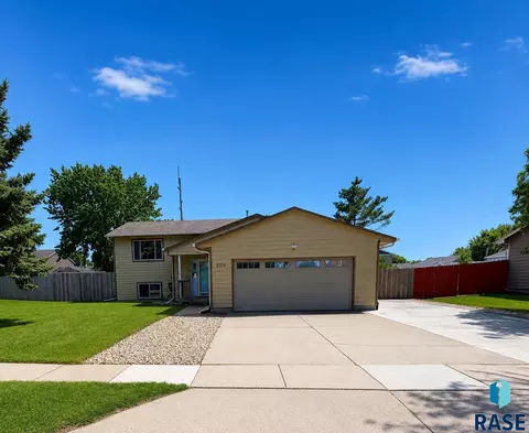 5519 W Dardanella Rd, Sioux Falls, SD 57106