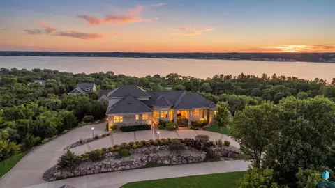 158 Signal Hill Rd, Yankton, SD 57078