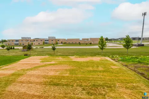 6601 E Fieldview St, Sioux Falls, SD 57110 photo 5