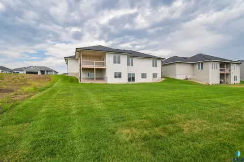 Exterior - E Fieldview St, Sioux Falls, SD 57110 photo 13 of 14