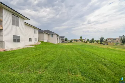 Exterior - E Fieldview St, Sioux Falls, SD 57110 photo 12 of 14
