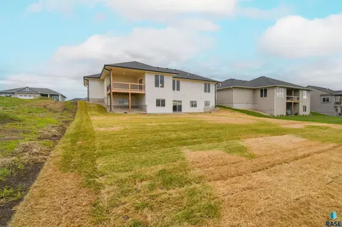 6601 E Fieldview St, Sioux Falls, SD 57110 photo 2
