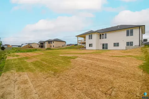 6601 E Fieldview St, Sioux Falls, SD 57110 photo 4