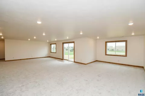 6601 E Fieldview St, Sioux Falls, SD 57110 photo 23