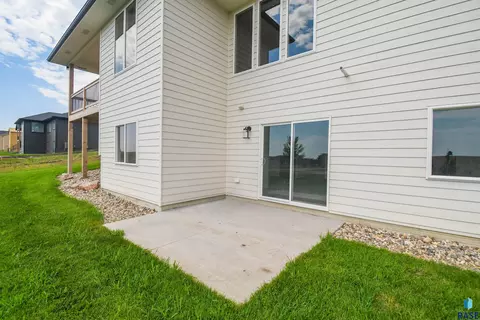 Exterior - E Fieldview St, Sioux Falls, SD 57110 photo 5 of 14