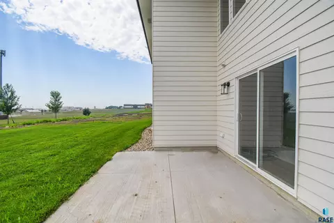 Exterior - E Fieldview St, Sioux Falls, SD 57110 photo 10 of 14