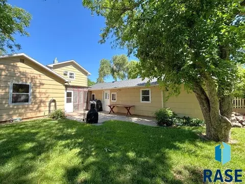 Exterior - 114 N Maple Ave, Pierre, SD 57501 photo 17 of 22