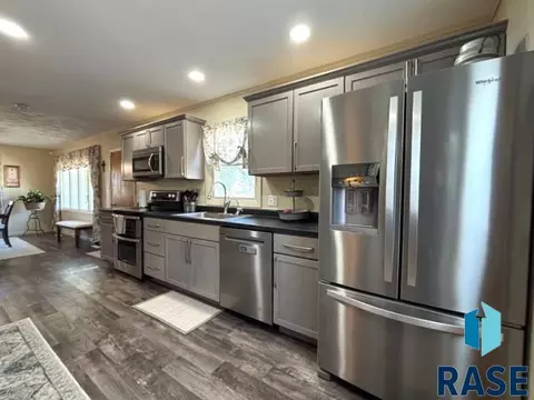 Kitchen - 114 N Maple Ave, Pierre, SD 57501 photo 5 of 5