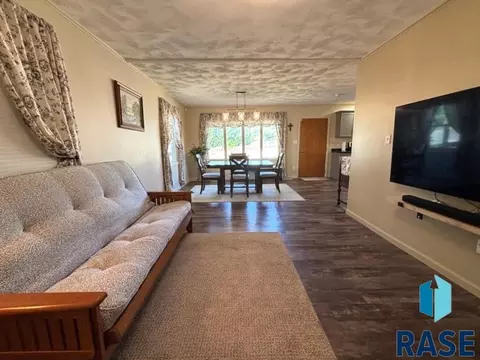 Living - 114 N Maple Ave, Pierre, SD 57501 photo 2 of 3