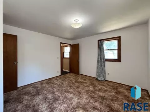 Bedroom - 114 N Maple Ave, Pierre, SD 57501 photo 6 of 9