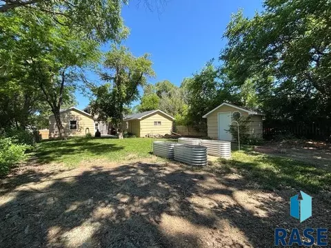 Exterior - 114 N Maple Ave, Pierre, SD 57501 photo 14 of 22