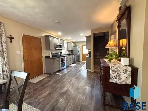 Entry Way - 114 N Maple Ave, Pierre, SD 57501 photo 6 of 12